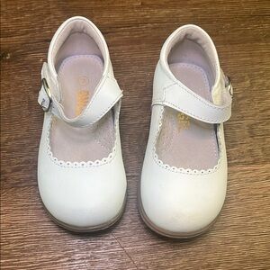 Angel Baby Girls White Scalloped  Mary Jane size 7  LIKE NEW